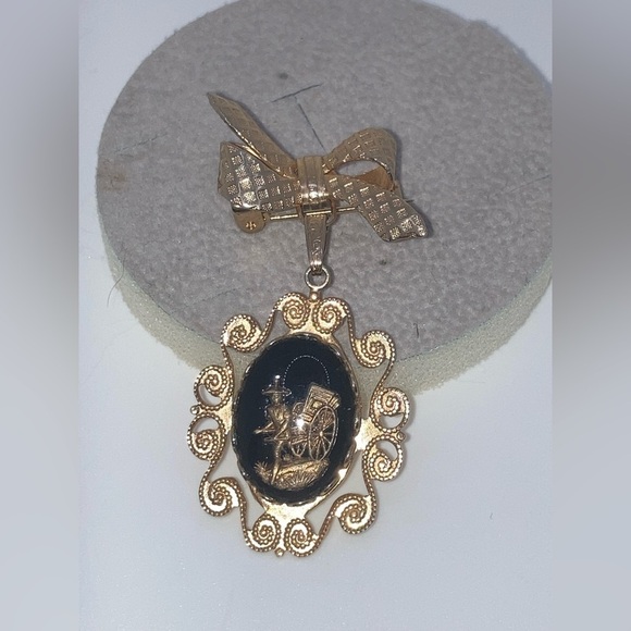Vtg Gold Tone Bow Black & Gold Lucite Rickshaw Scene Brooch 2.1” - Picture 3 of 6